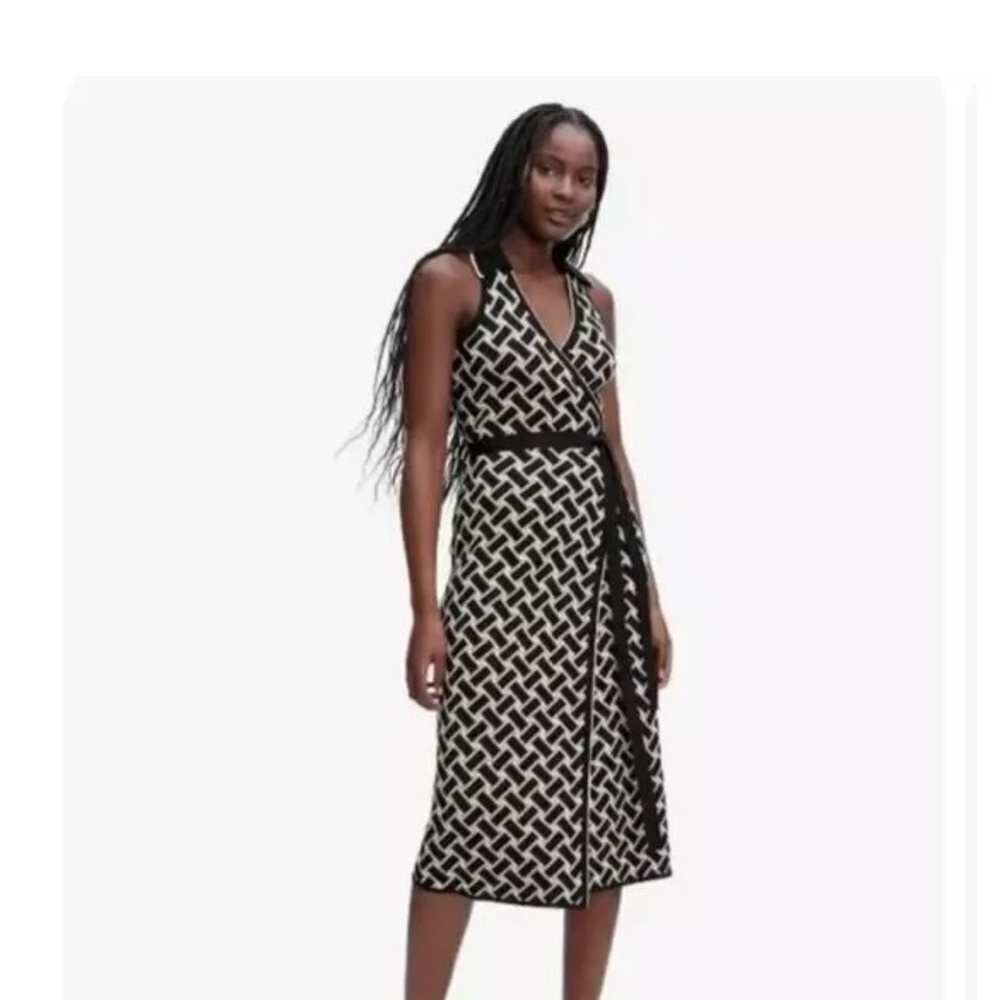 Elegant Black and White Patterned Dress